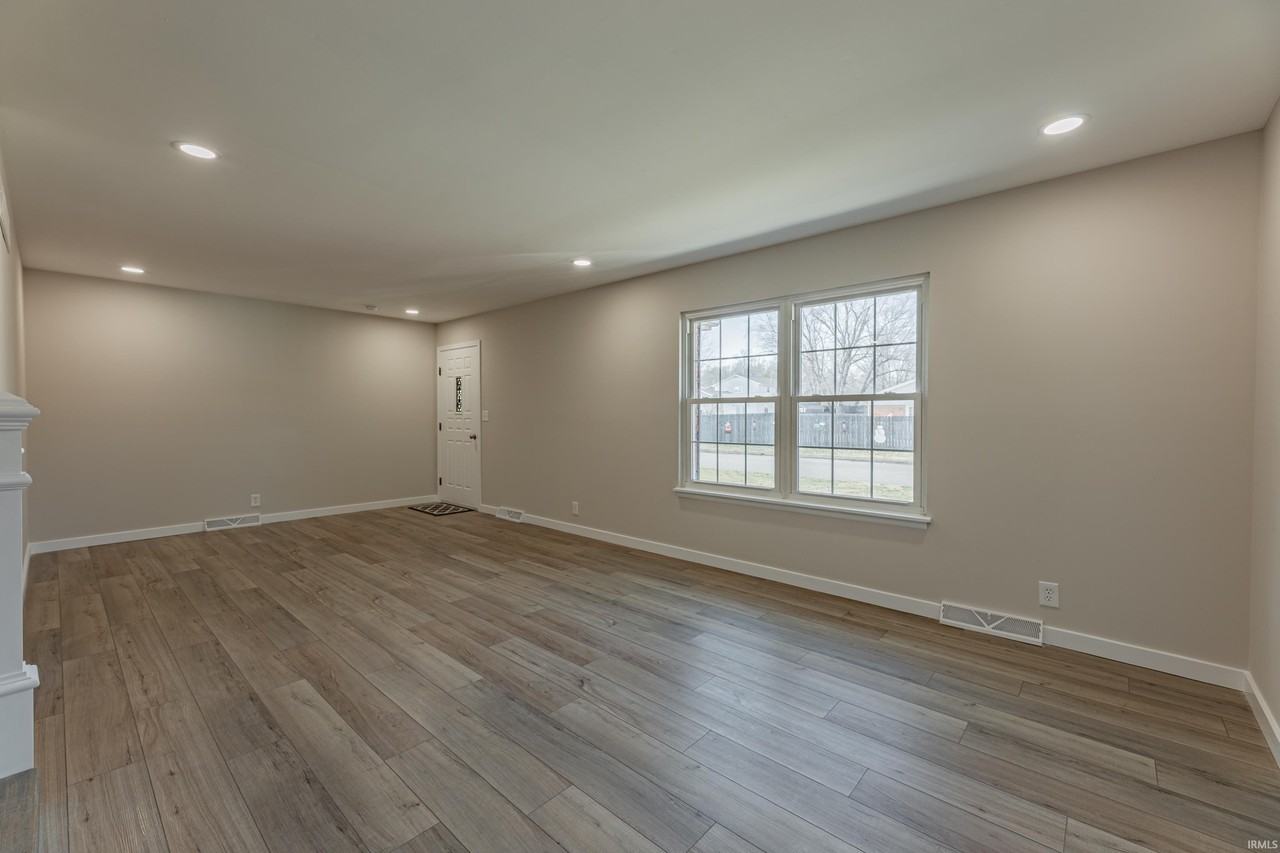 7127 Pinehurst Dr - Photo 3 of 28