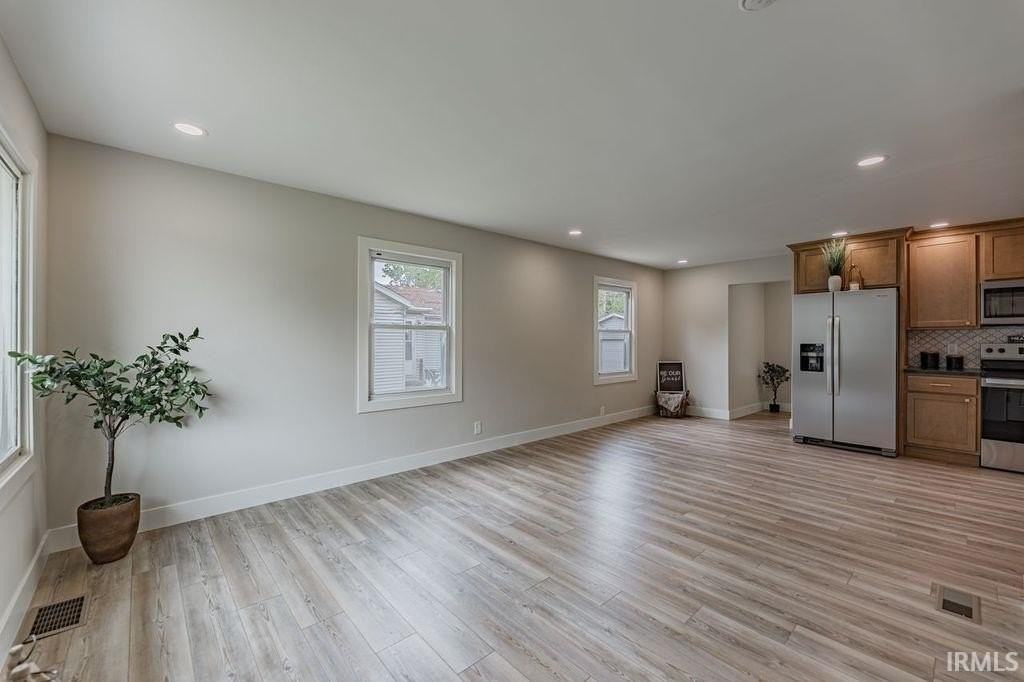 1628 E Blackford Ave - Photo 2 of 27