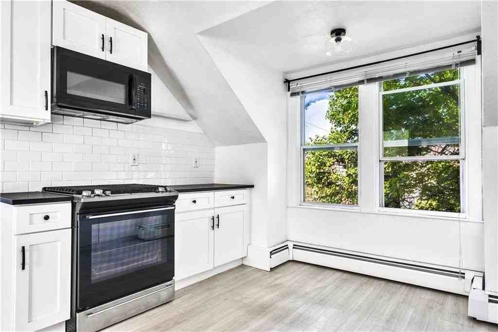 86 Woodward Ave #2 - Photo 4 of 17
