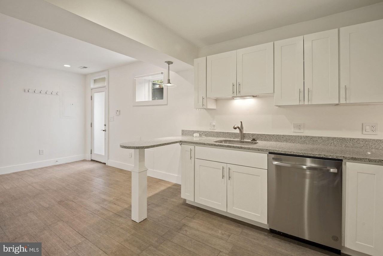 1355 Oak St Nw #2 - Photo 7 of 20