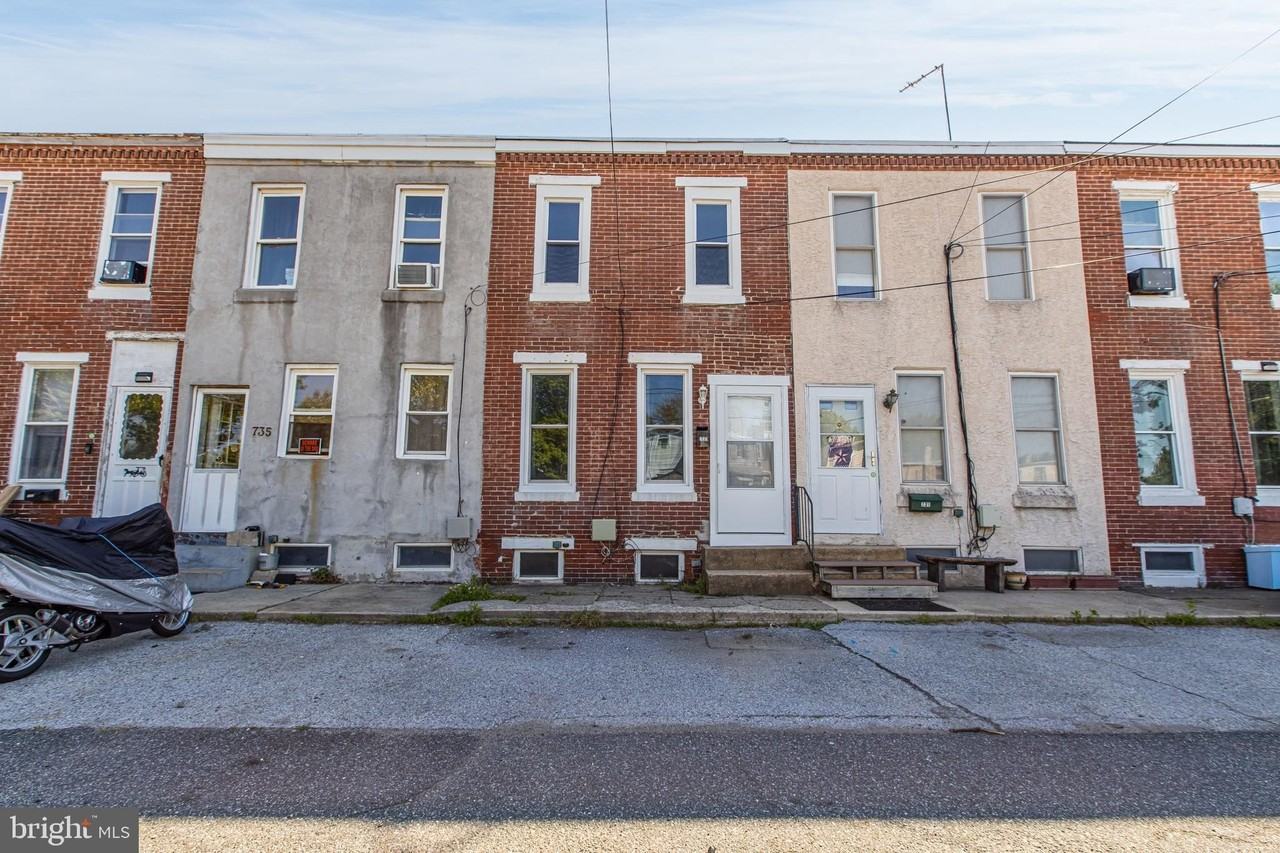 733 Center St - Photo 2 of 27