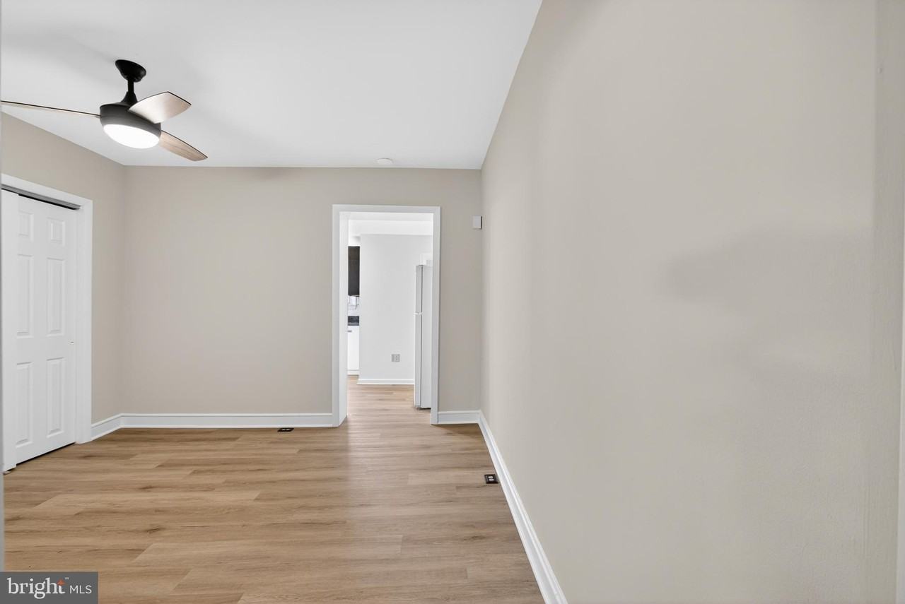 733 Center St - Photo 7 of 27