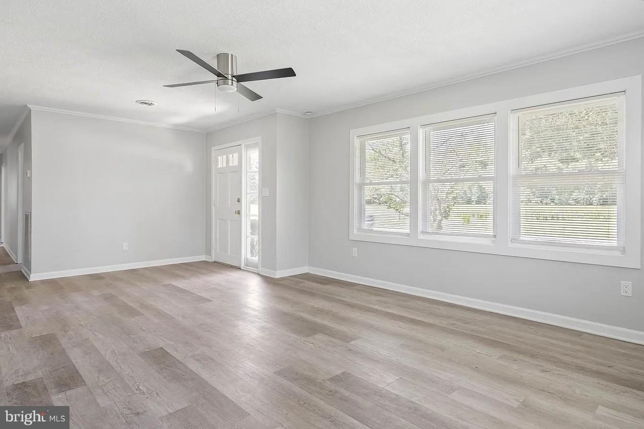 34132 Clay Rd - Photo 2 of 11