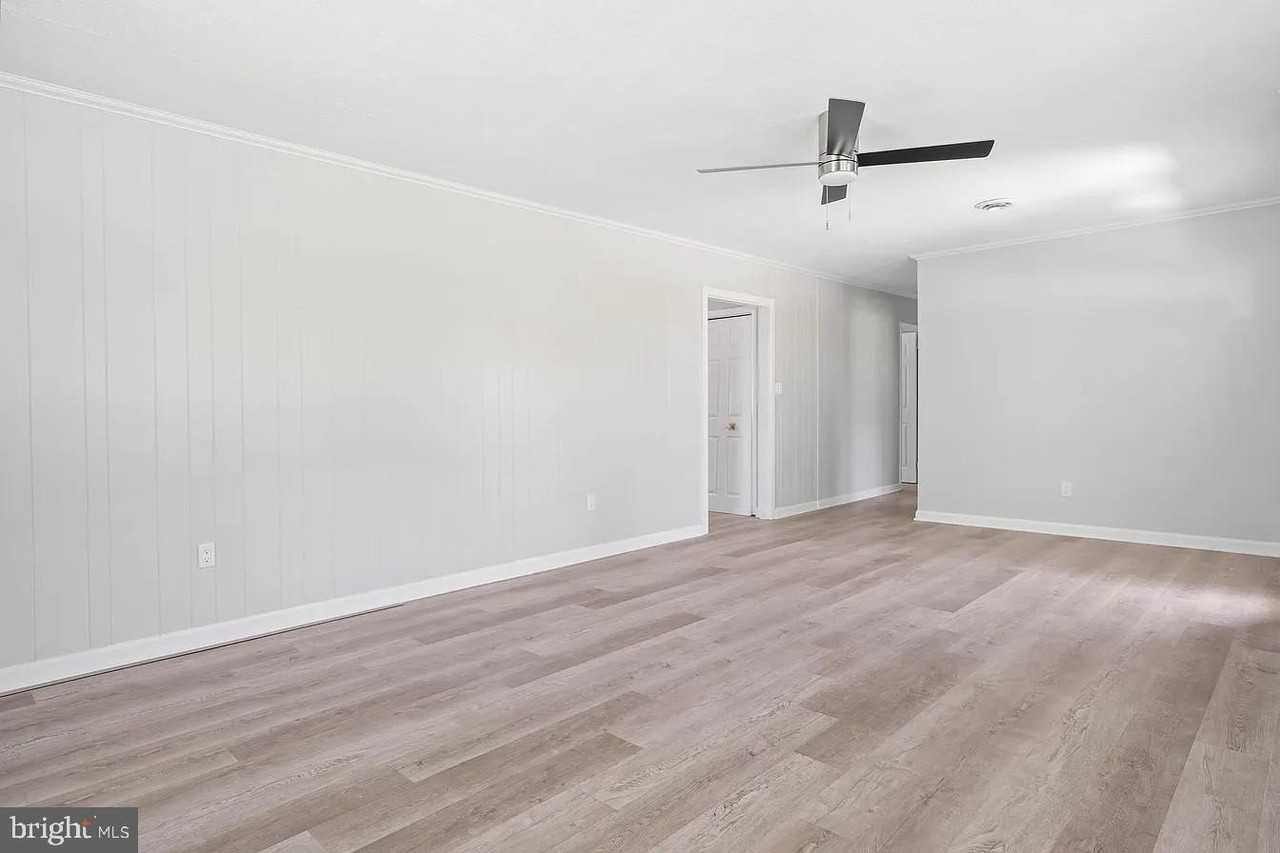34132 Clay Rd - Photo 3 of 11