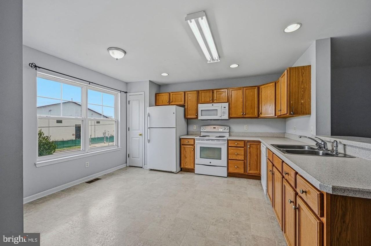 37264 Sea Coast Ct #13 - Photo 5 of 11