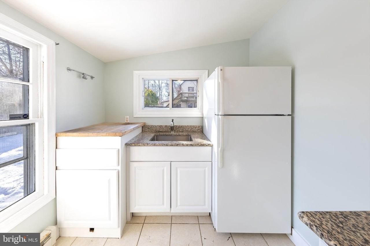 4828 Woods Wharf Rd - Photo 5 of 24