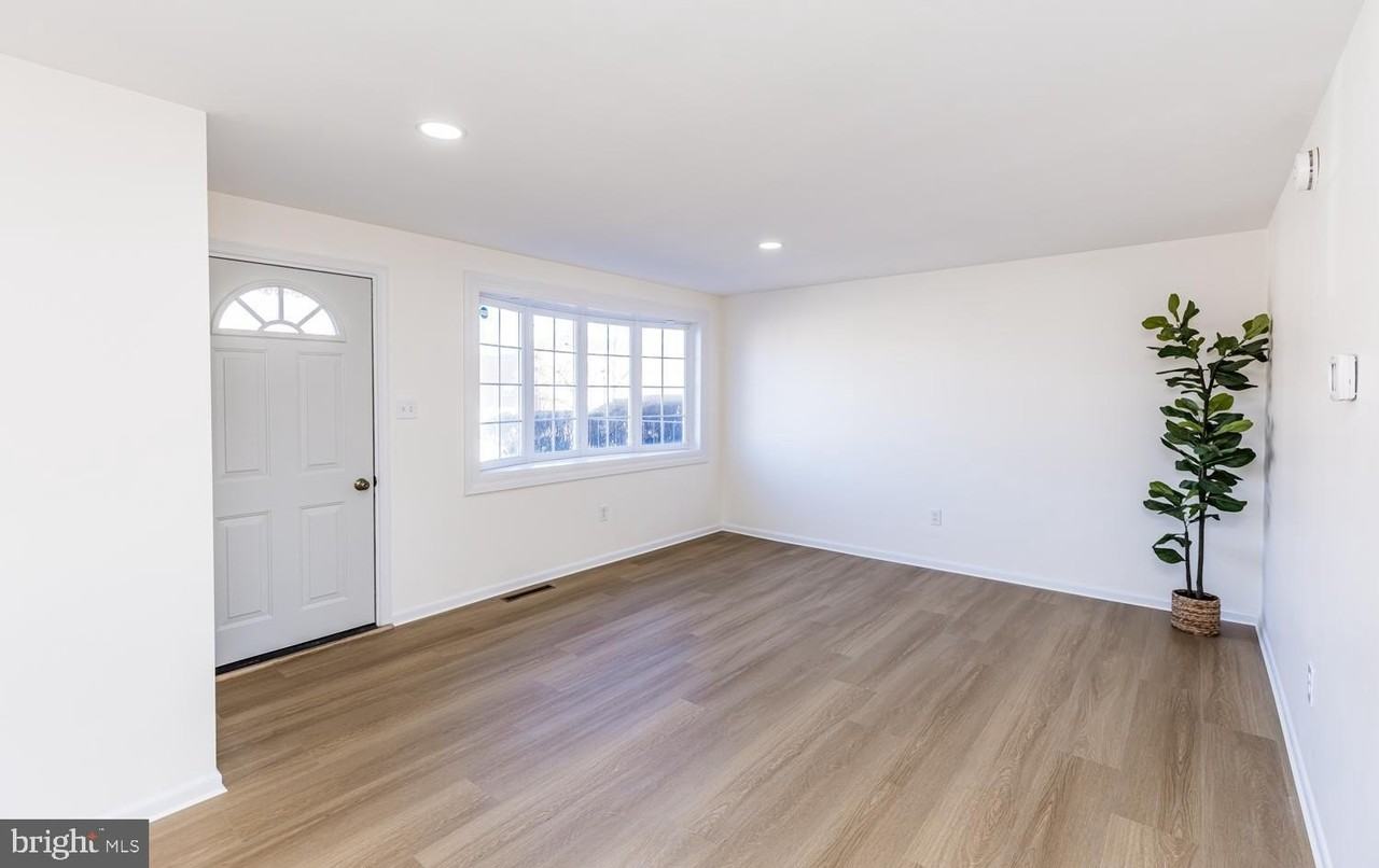 1117 Circle Dr - Photo 4 of 33