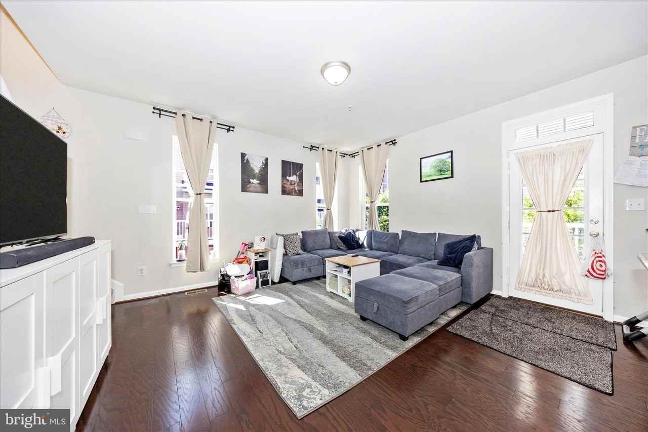 6142 Murray Ter - Photo 3 of 49
