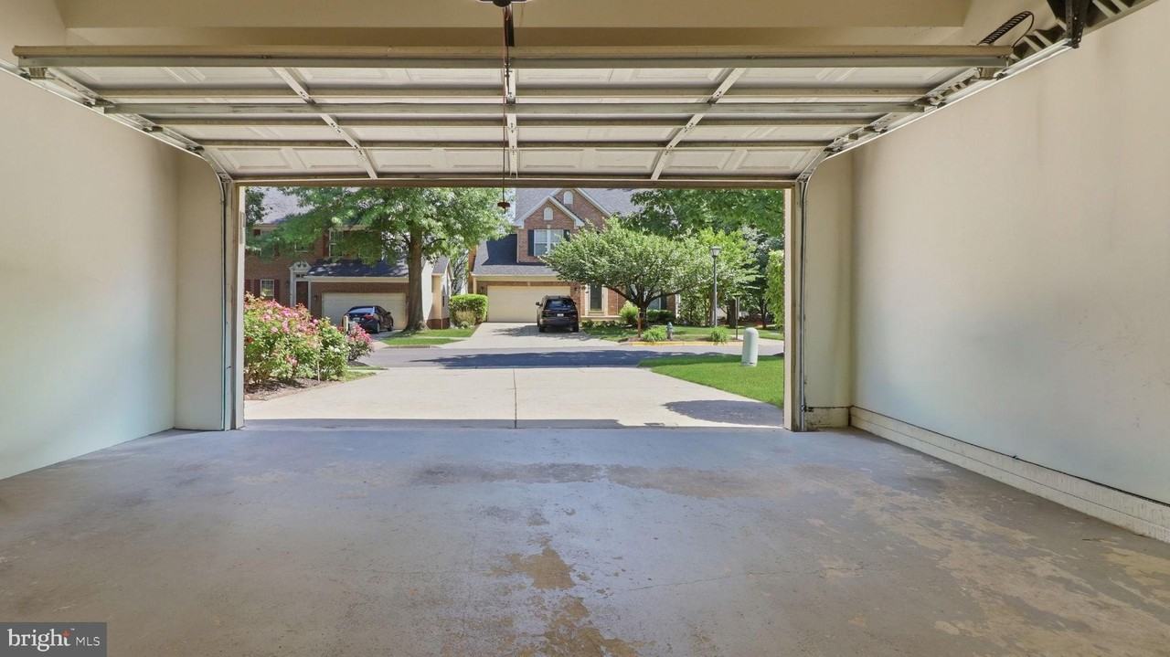 10202 Juniper Dr - Photo 5 of 50