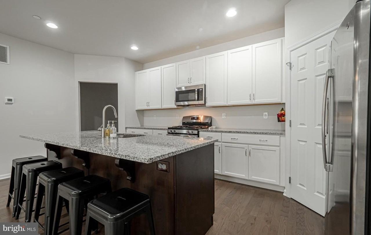 413 N Orchard St - Photo 3 of 14