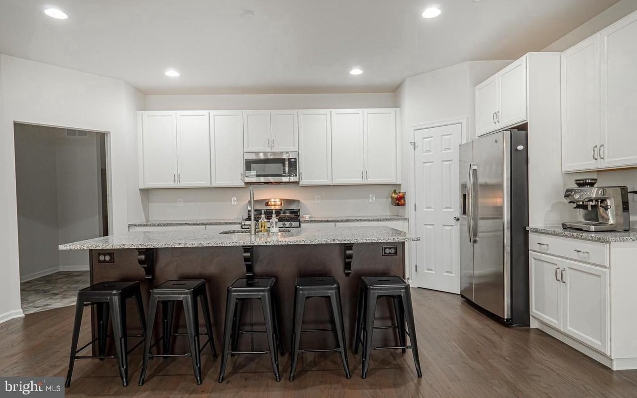 413 N Orchard St - Photo 4 of 14