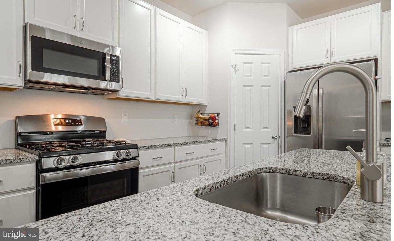 413 N Orchard St - Photo 5 of 14