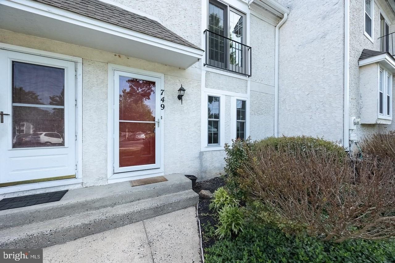 749 Bradford Ter #246 - Photo 4 of 36