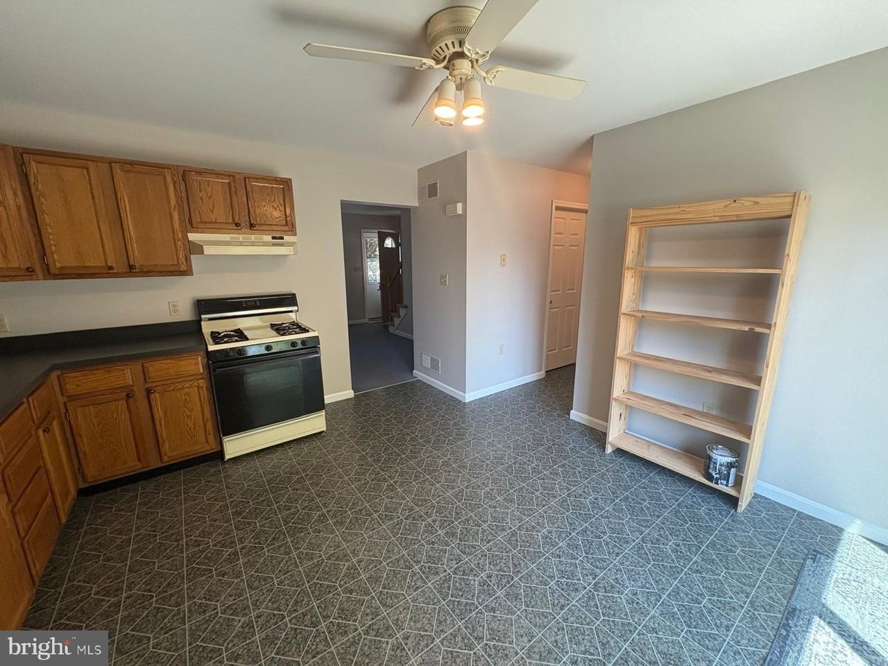 971 Monroe St - Photo 4 of 11