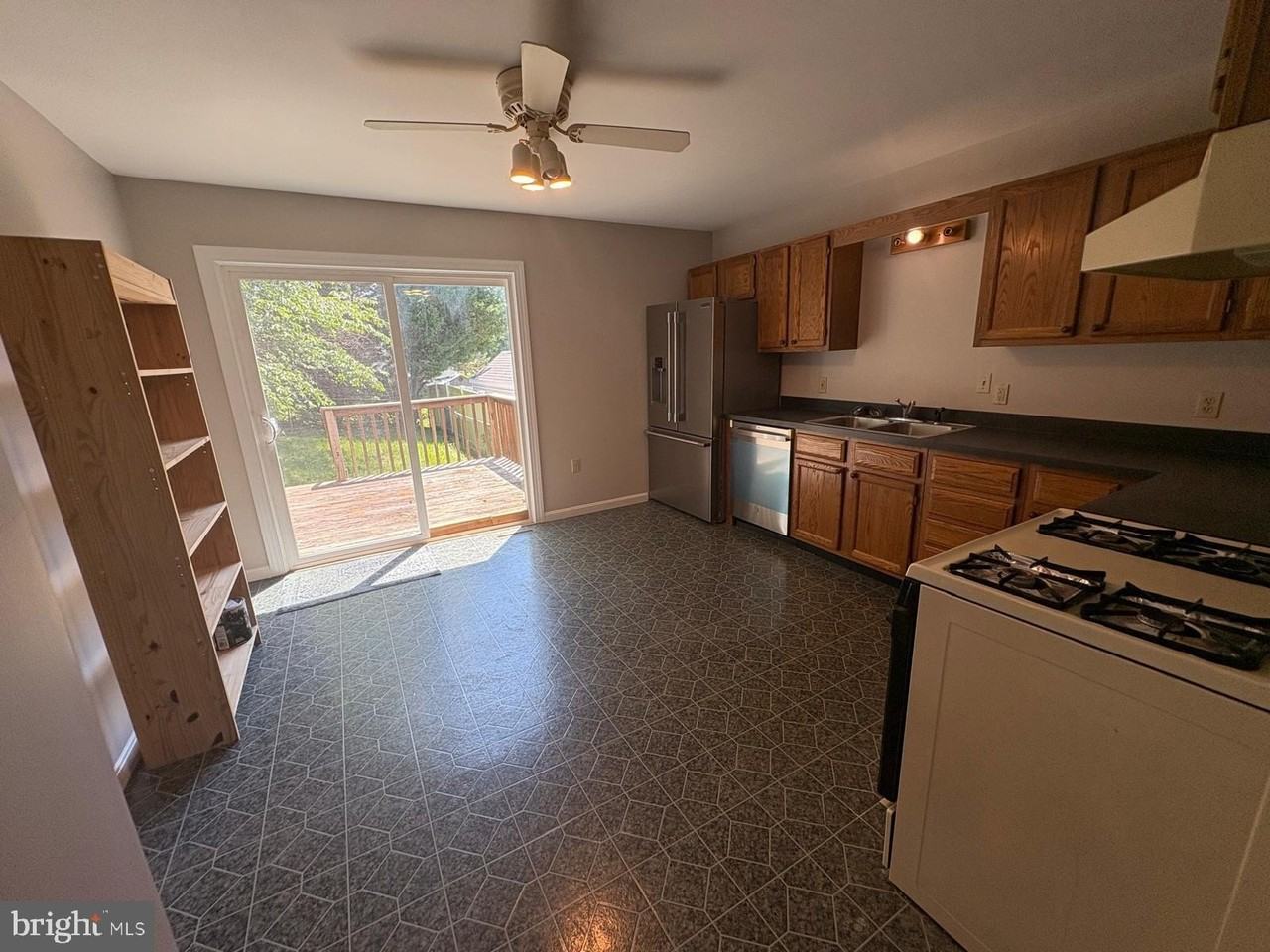 971 Monroe St - Photo 5 of 11