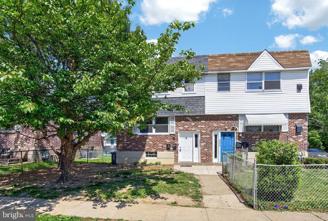 202 Green St - Photo 2 of 19