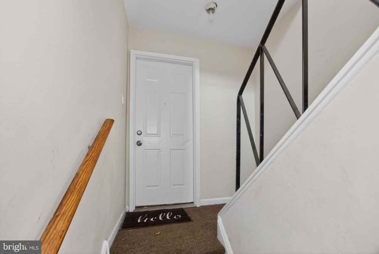 202 Green St - Photo 4 of 19
