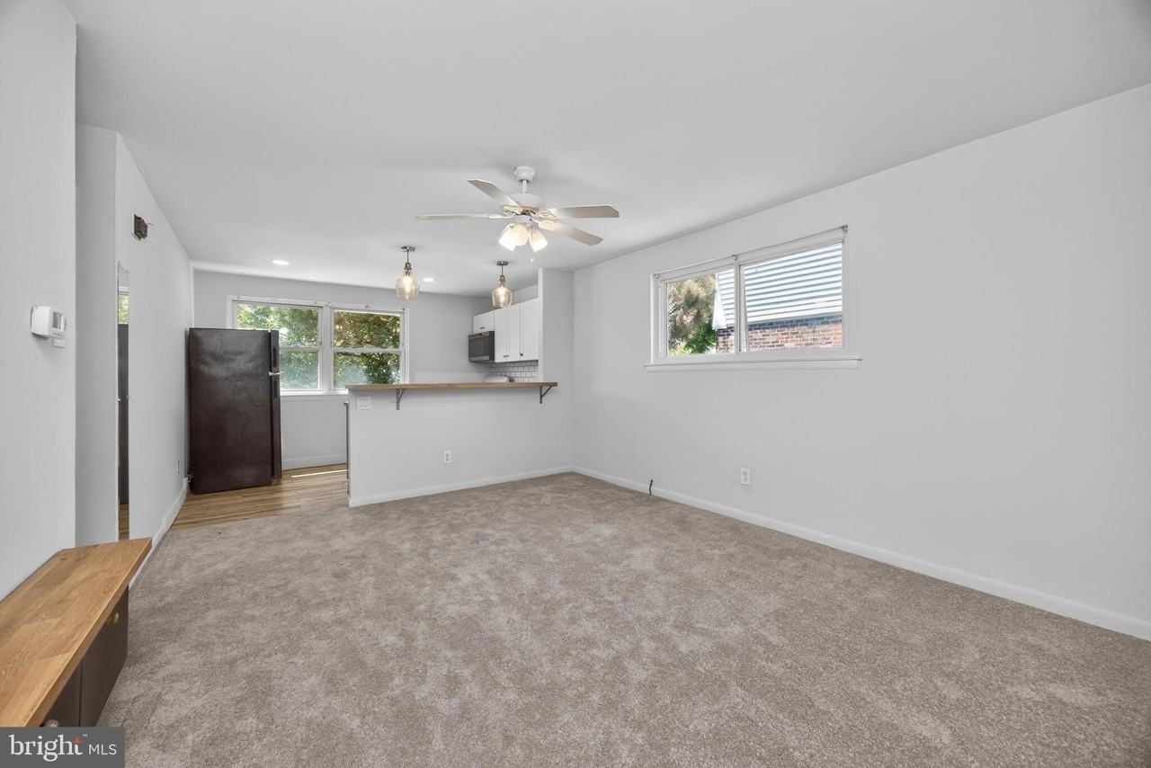 202 Green St - Photo 5 of 19