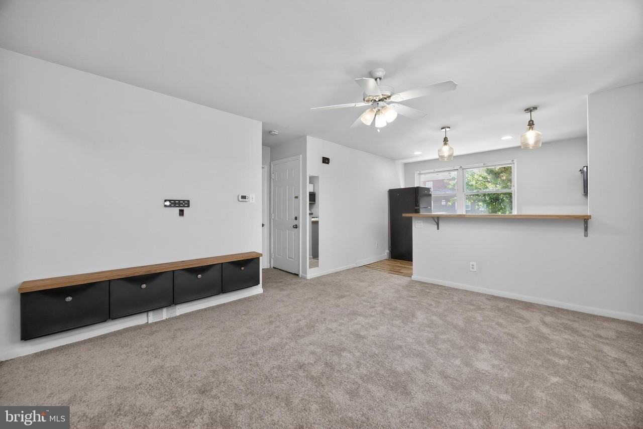 202 Green St - Photo 6 of 19