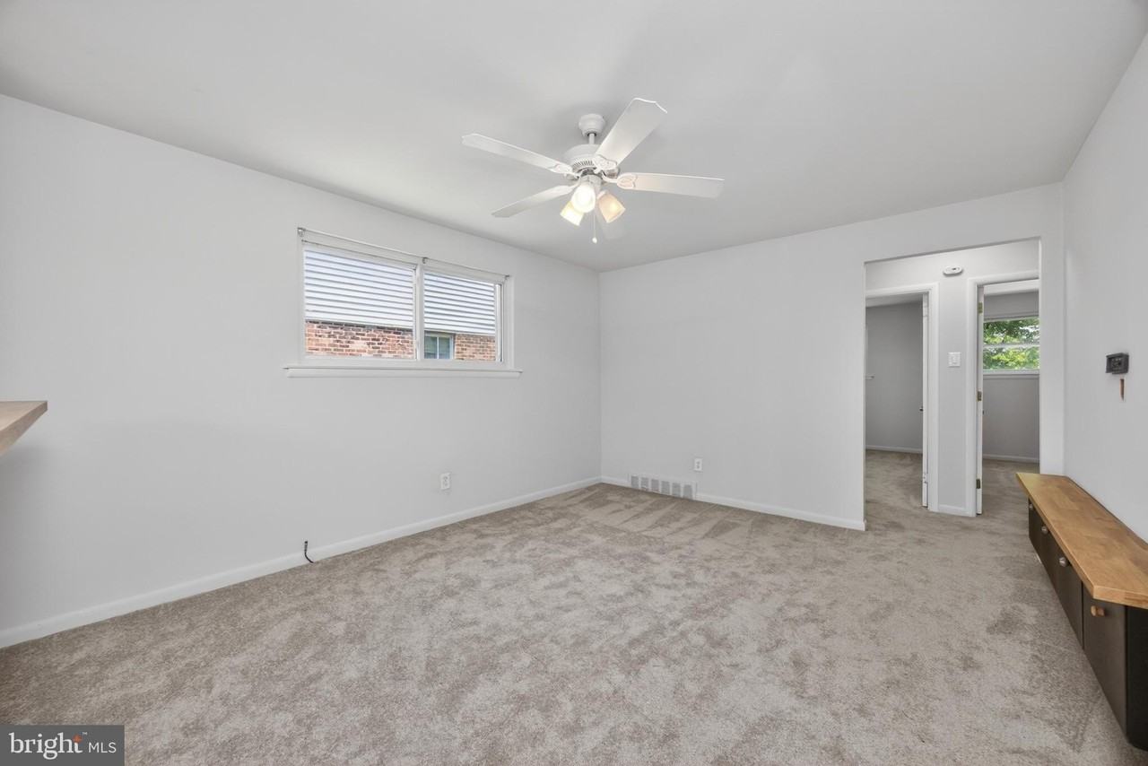 202 Green St - Photo 7 of 19
