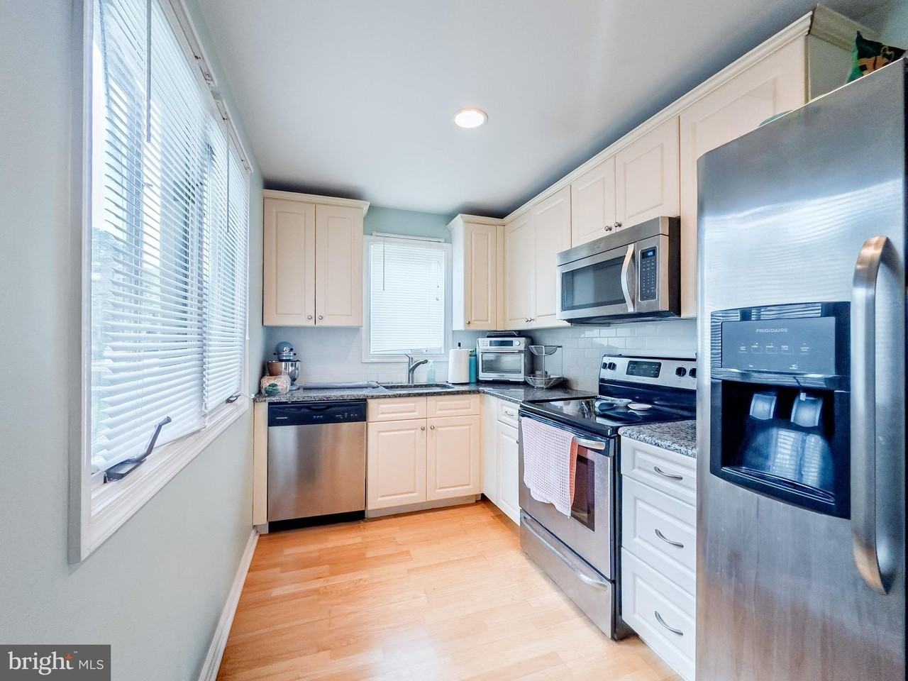116 Montrose Ave #D - Photo 5 of 14