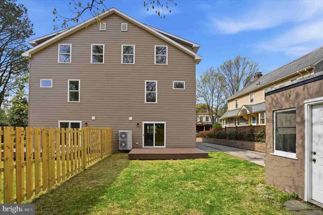 425 Grove Pl - Photo 3 of 35