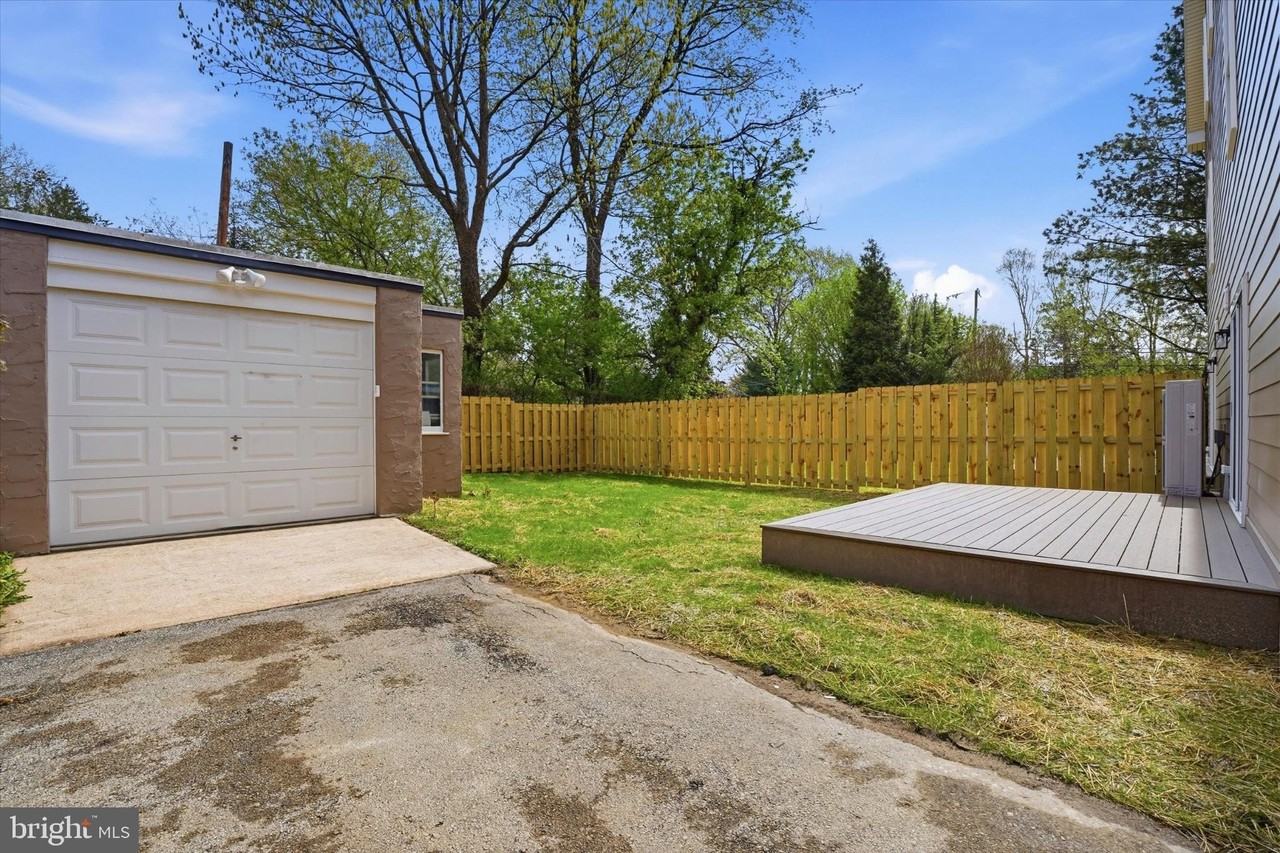 425 Grove Pl - Photo 5 of 35
