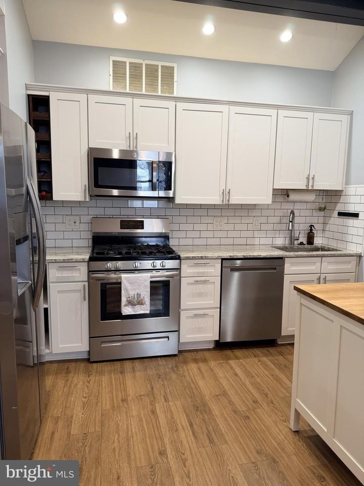 4406 Baker St - Photo 7 of 30