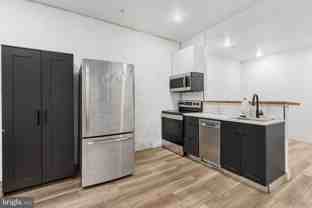 1153 N Front St #1R - Photo 1 of 1