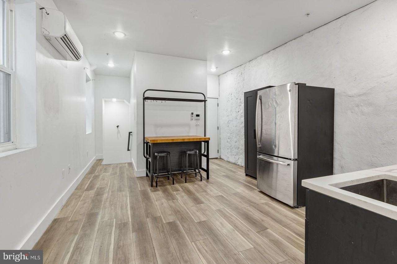 1153 N Front St #1R - Photo 3 of 28