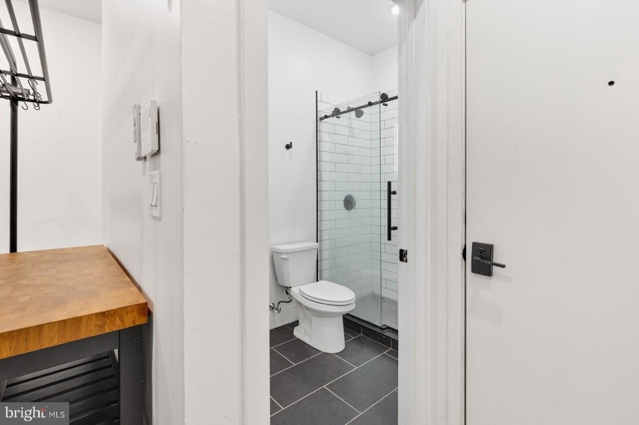 1153 N Front St #1R - Photo 4 of 28