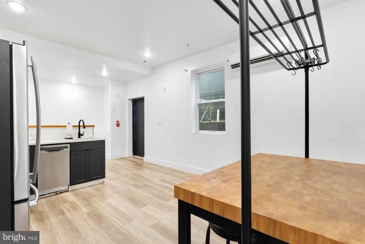 1153 N Front St #1R - Photo 7 of 28