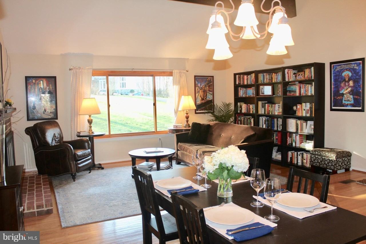 1118 Challedon Rd - Photo 4 of 24
