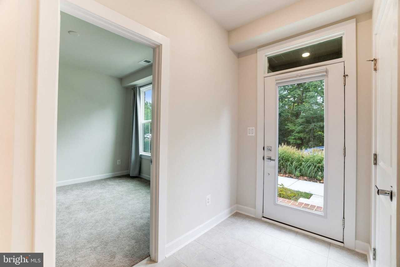 13036 Hattontown Sq - Photo 4 of 50