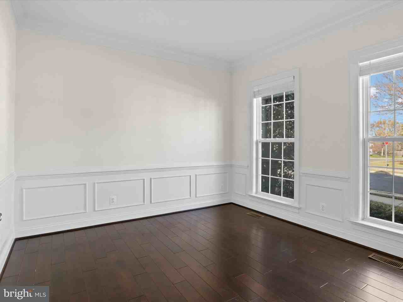 43527 Loudoun Barn Way - Photo 3 of 28