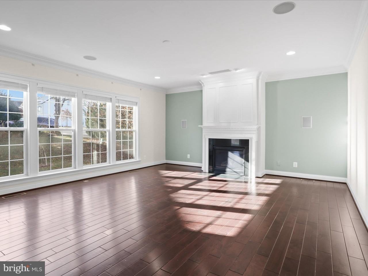 43527 Loudoun Barn Way - Photo 5 of 28