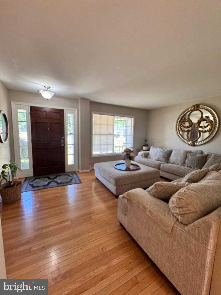 5420 Hazel Ct - Photo 3 of 7