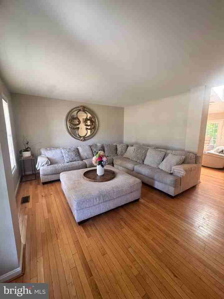 5420 Hazel Ct - Photo 4 of 7