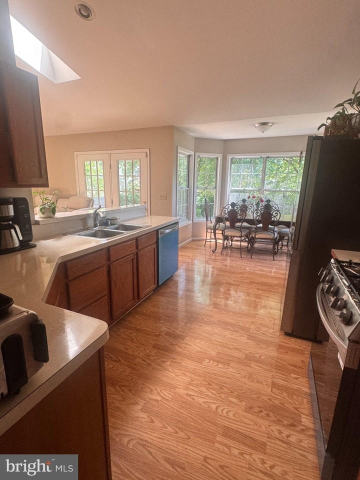 5420 Hazel Ct - Photo 5 of 7