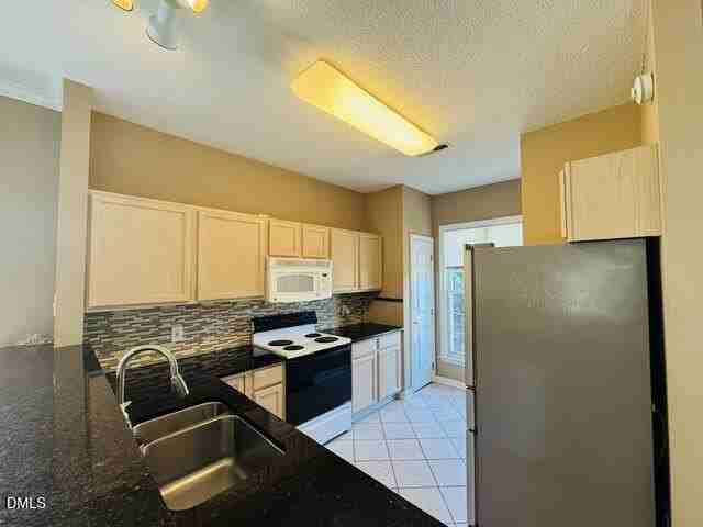 2027 Turtle Point Dr - Photo 4 of 18