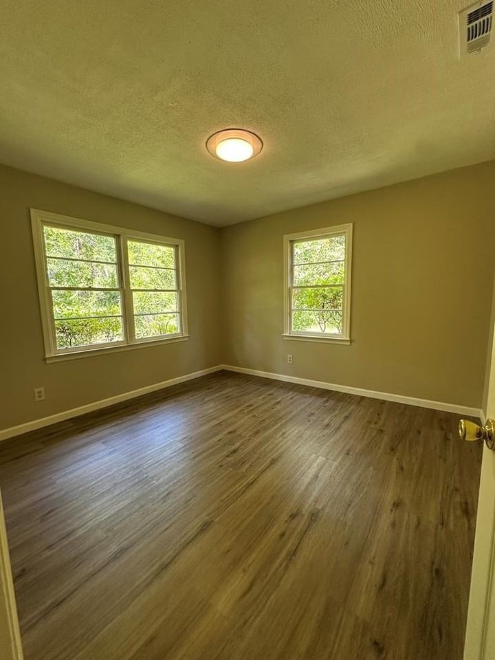 1018 Cherokee St - Photo 5 of 12