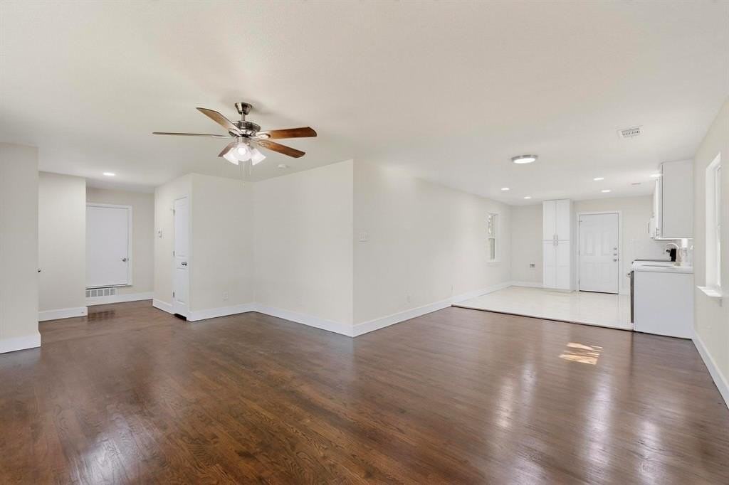 2404 Bentley Ave - Photo 2 of 10