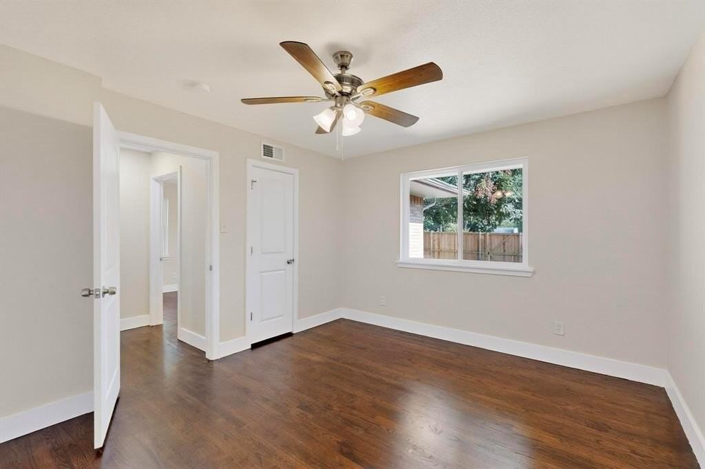 2404 Bentley Ave - Photo 7 of 10