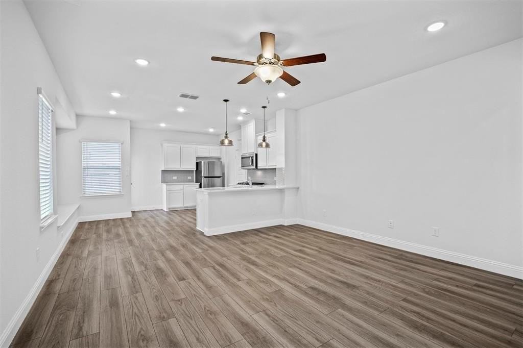 191 Town Park Ave - Photo 2 of 20