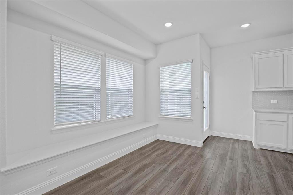191 Town Park Ave - Photo 4 of 20