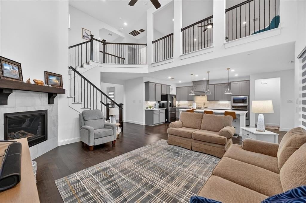1317 Cypress Ct - Photo 2 of 40