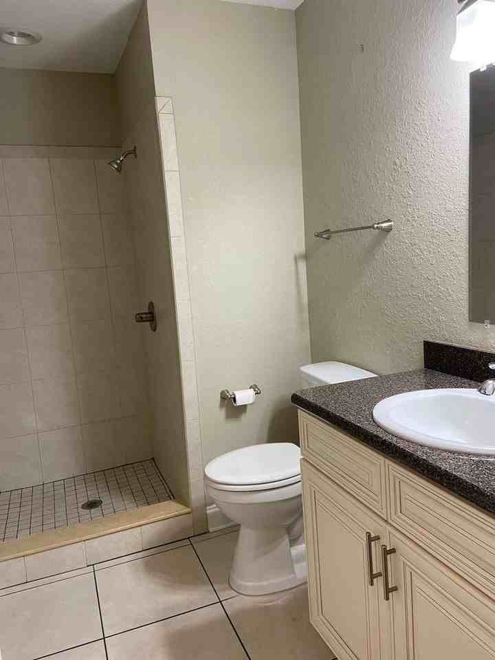 312 W Park St - Photo 4 of 24