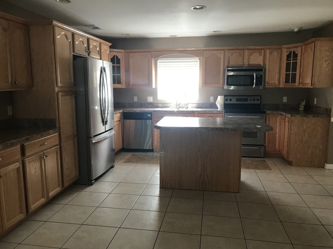 2854 Laurel Ave - Photo 3 of 13
