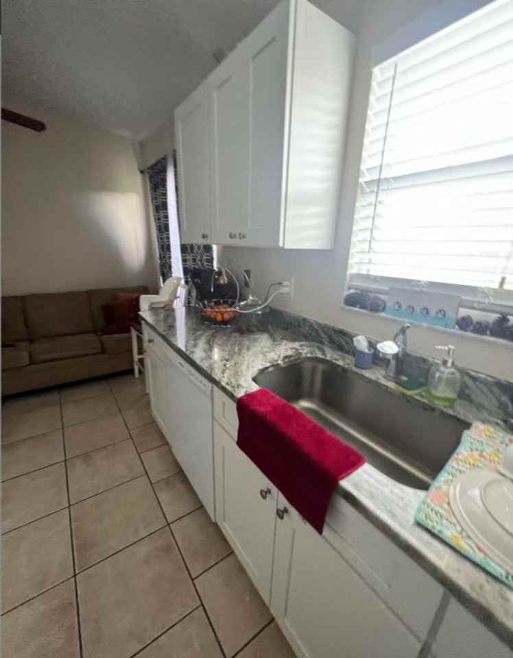 1712 Sw Gloria Ln - Photo 2 of 10