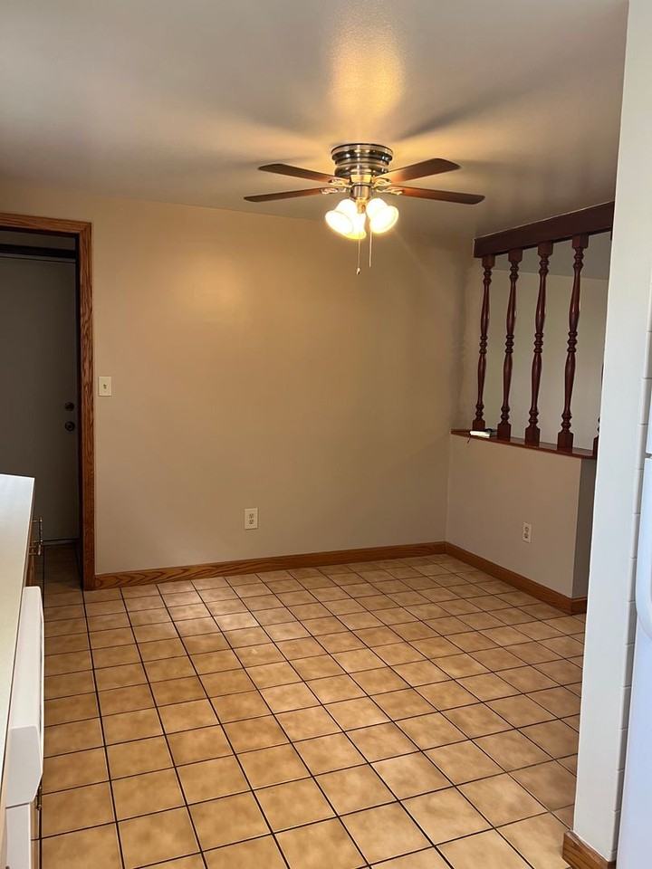 1046 Leslie Ln - Photo 6 of 17